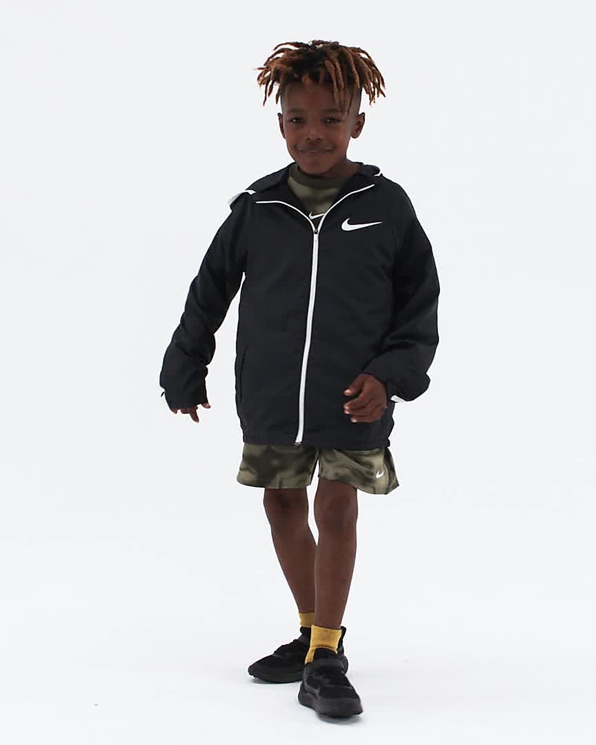Nike Revolution 7 Schuh für jüngere Kinder. Nike AT