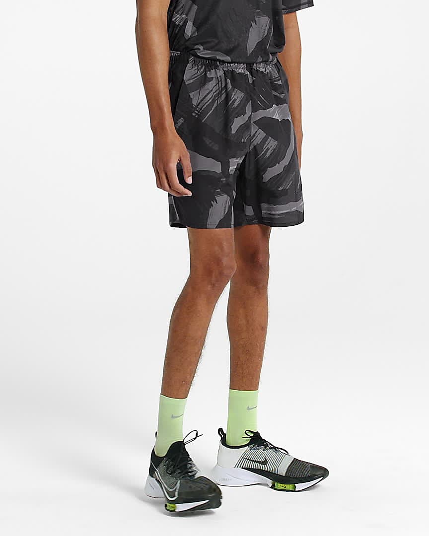 Nike Challenger Pantalón corto de running 18 cm de camuflaje con malla interior - Hombre. Nike