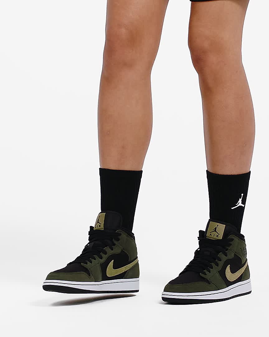 Женские кроссовки Air Jordan 1 Mid. Nike RU