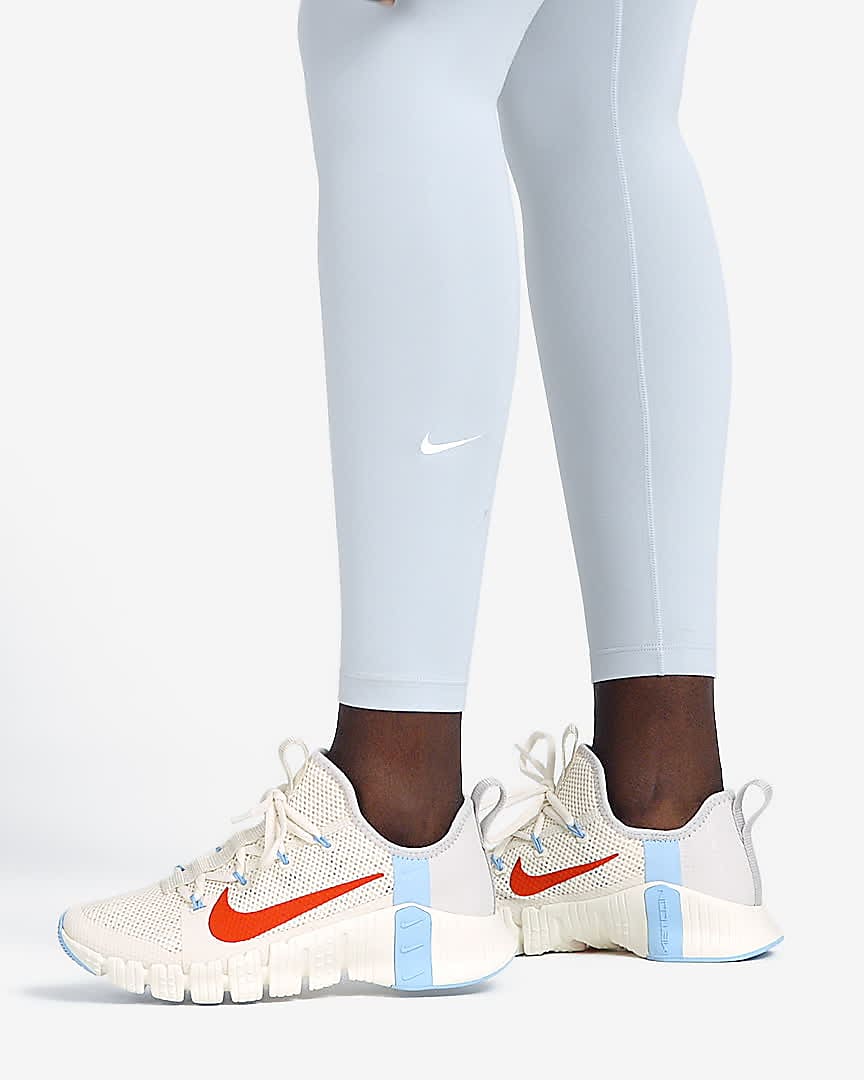 nike training free metcon 3 trainers in peach