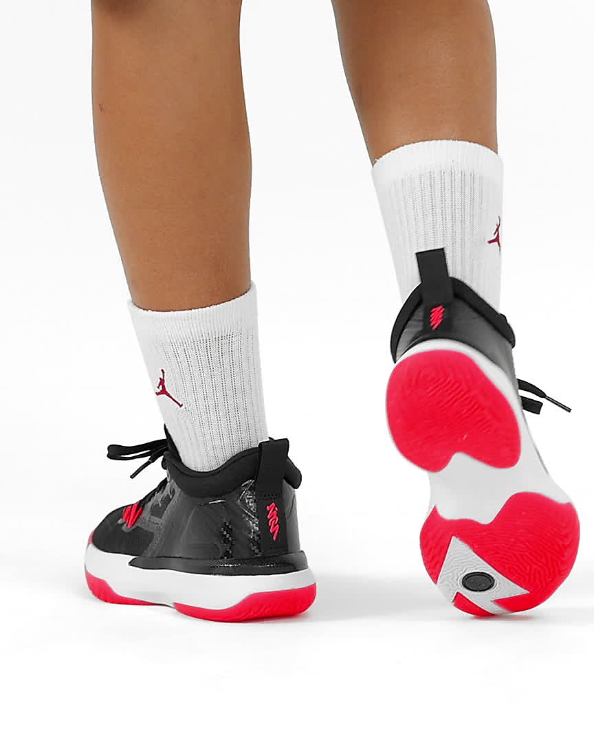 Zion 1 大童鞋款。Nike TW