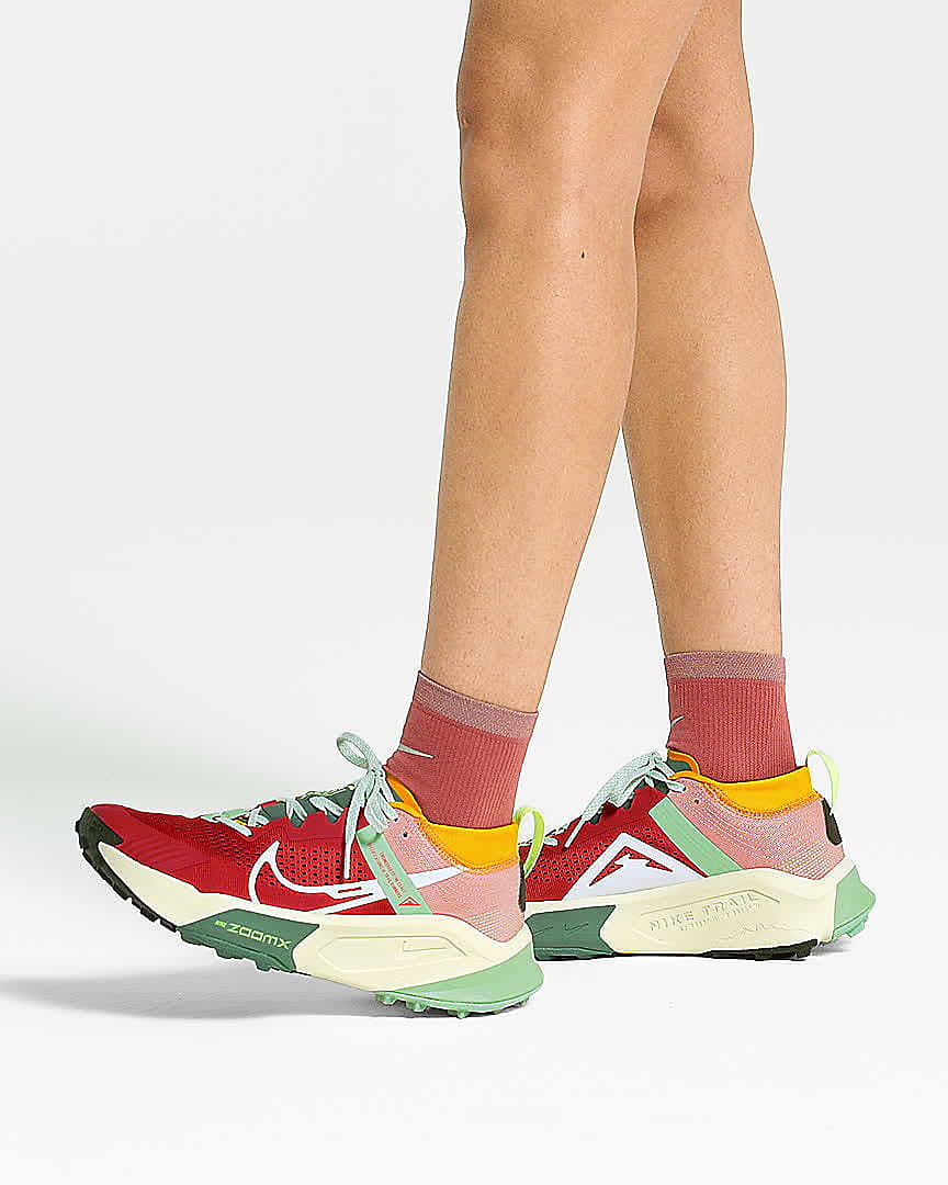 Calzado de trail running para mujer Nike Zegama. Nike MX