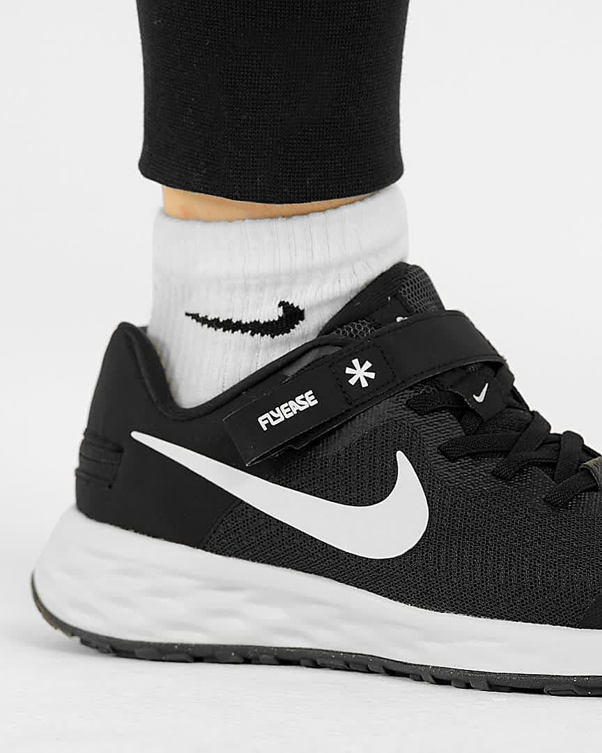 Nike Revolution 6 FlyEase Eenvoudig aan en uit te trekken hardloopschoenen  voor kids (straat). Nike BE