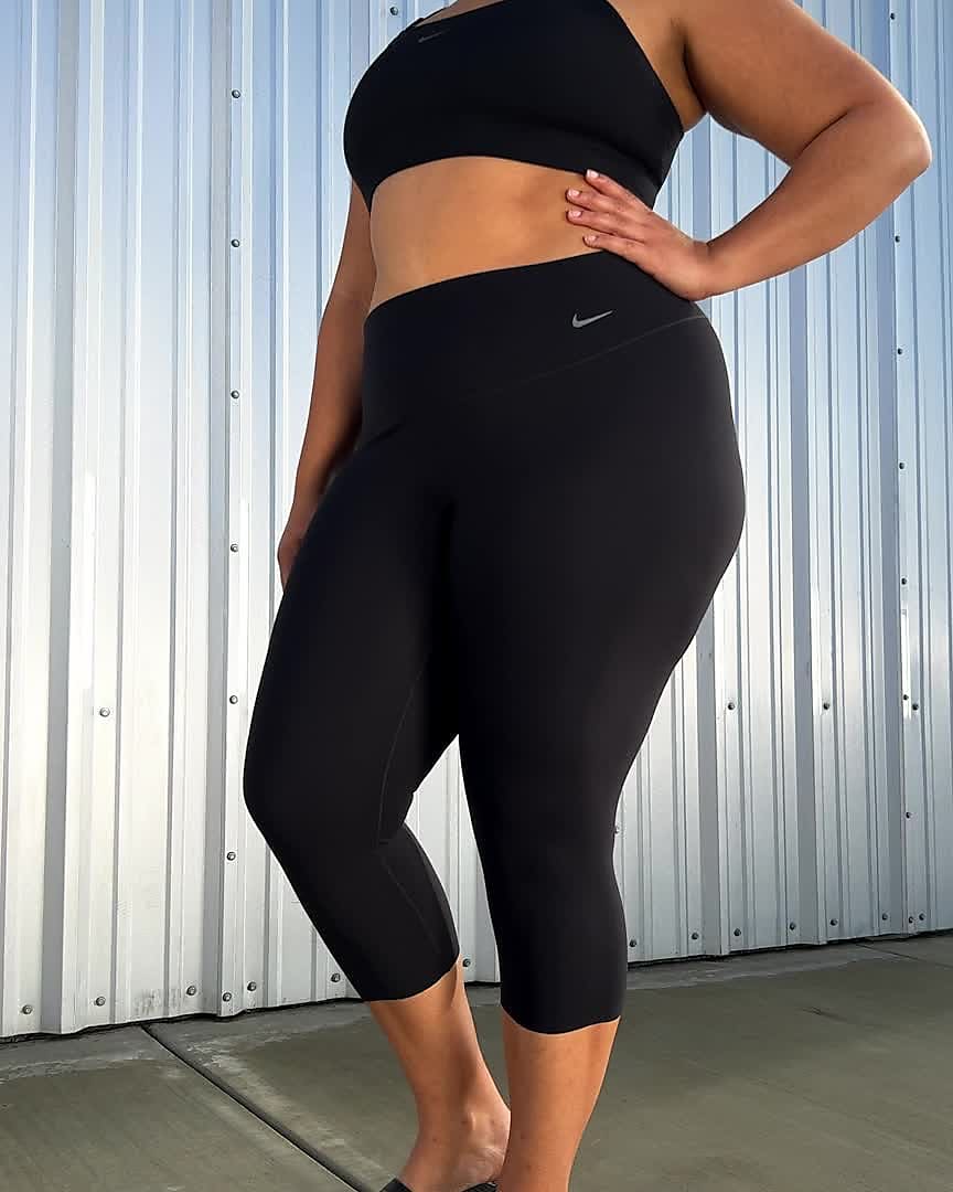 Leggings cropped de tiro alto y sujeción suave para mujer (talla grande)  Nike Zenvy.