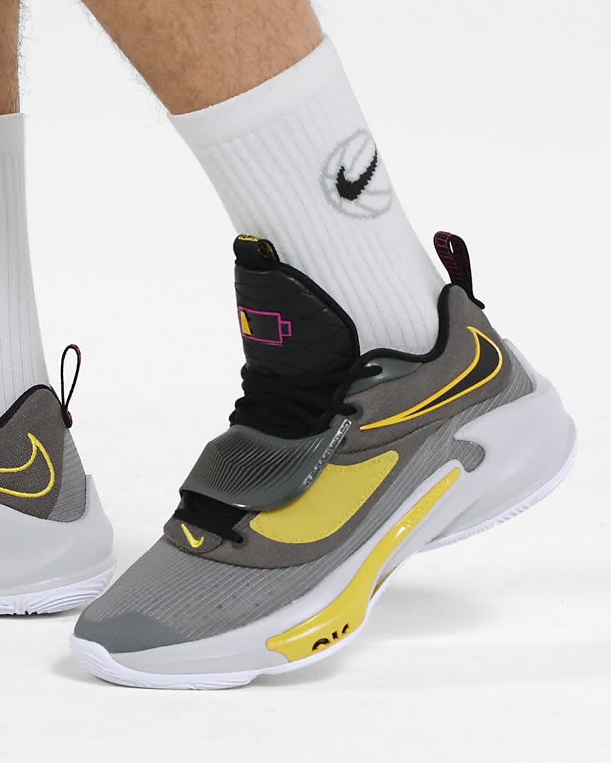 Zoom Freak 3 Basketball Shoes là một trong những đôi giày rất được mong đợi trong làng bóng rổ thế giới. Xem hình ảnh liên quan để khám phá những tính năng và công nghệ tiên tiến của giày này, cũng như cảm nhận sự thoải mái và ổn định khi chơi bóng.