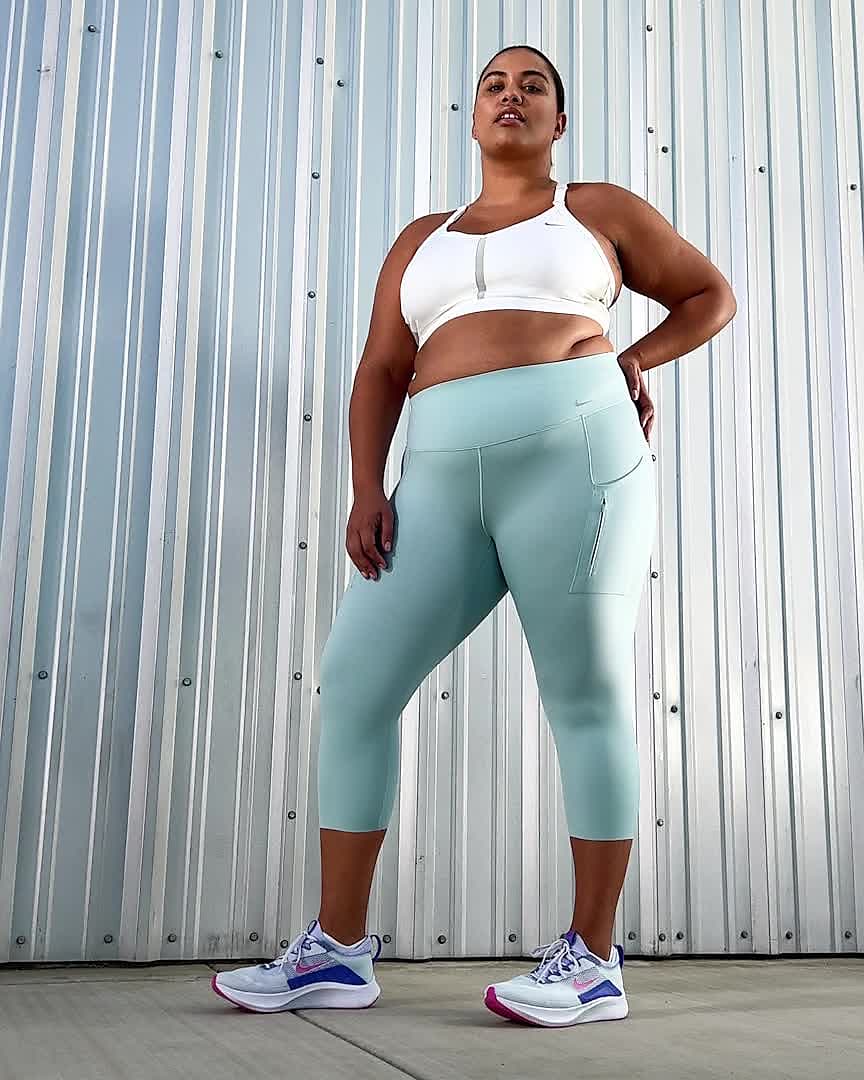 Leggings cropped de tiro alto y sujeción firme con bolsillos para mujer  Nike Go (talla grande)