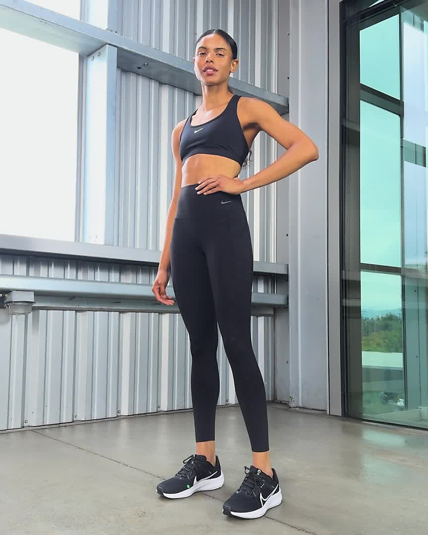 Damskie legginsy ze średnim stanem i kieszeniami o długości 7/8  zapewniające średnie wsparcie Nike Universa. Nike PL