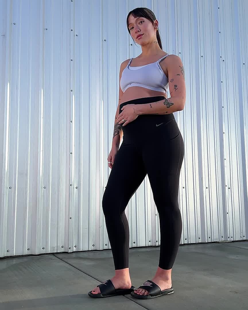 Damskie ciążowe legginsy 7/8 z wysokim stanem i kieszeniami zapewniające  delikatne wsparcie Nike Zenvy (M). Nike PL