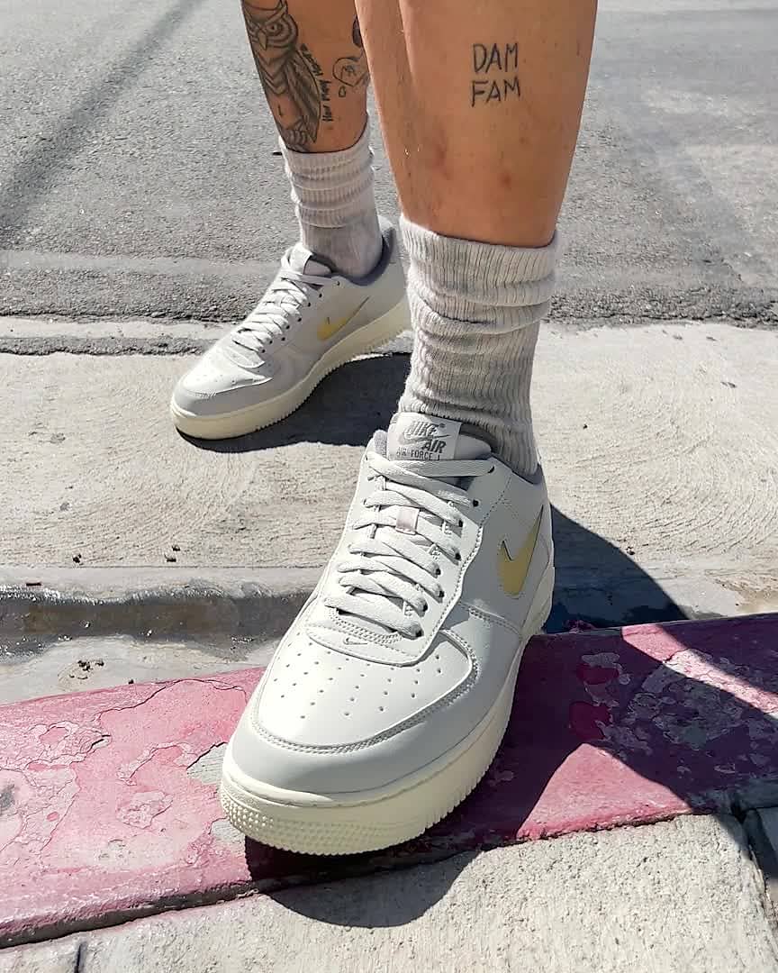 Calzado para hombre Nike Air Force 1 '07 LX. Nike MX