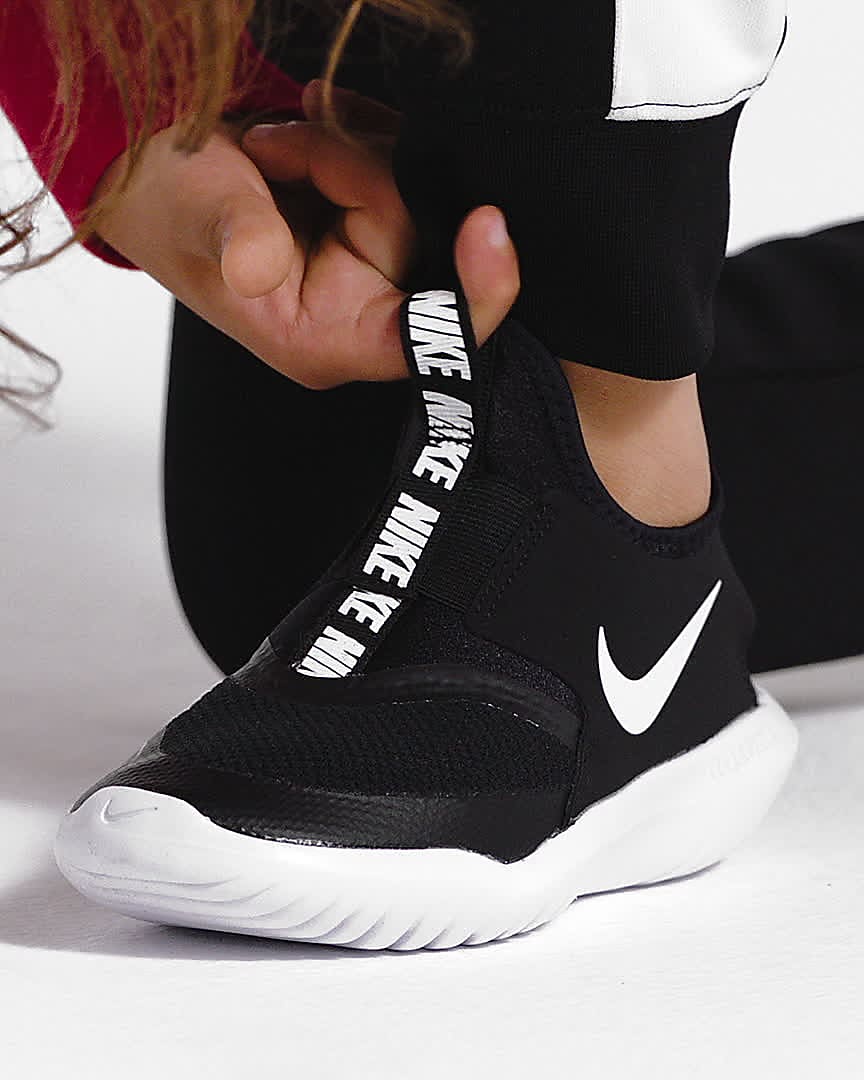 Nike Flex Runner Younger Kids' Shoe. Nike ID