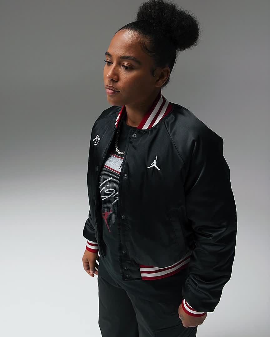 Jordan Women s Long Sleeve Graphic T Shirt. Nike LU