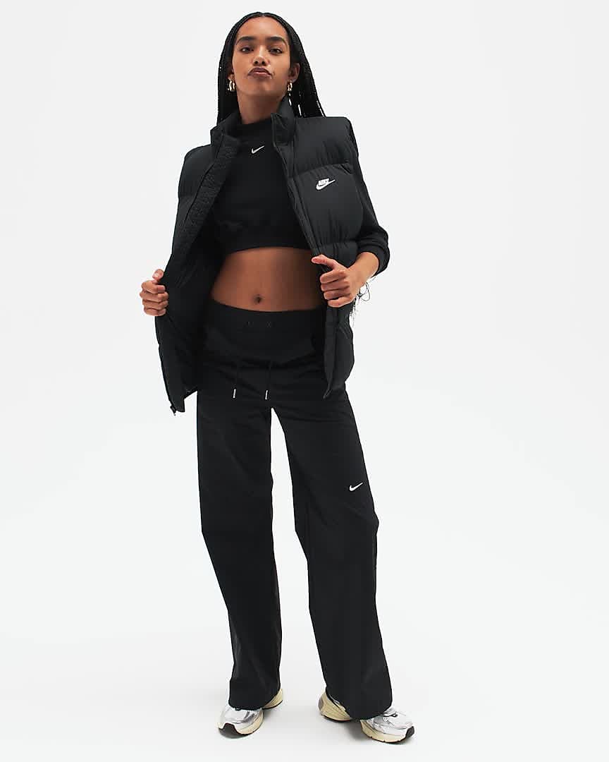 Nike Sportswear Essentials Women's Woven High-Rise Pants.
