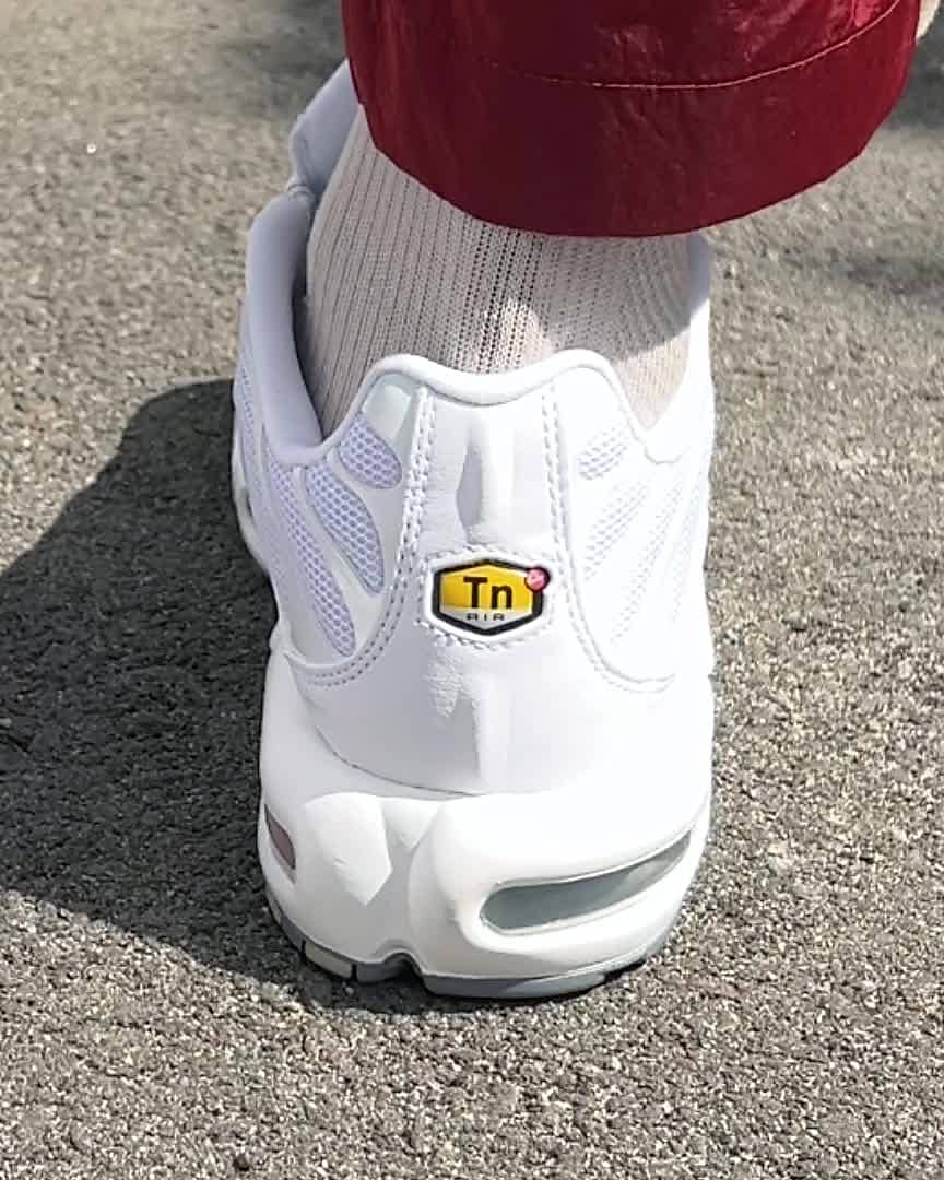 Nike air hotsell max plus white