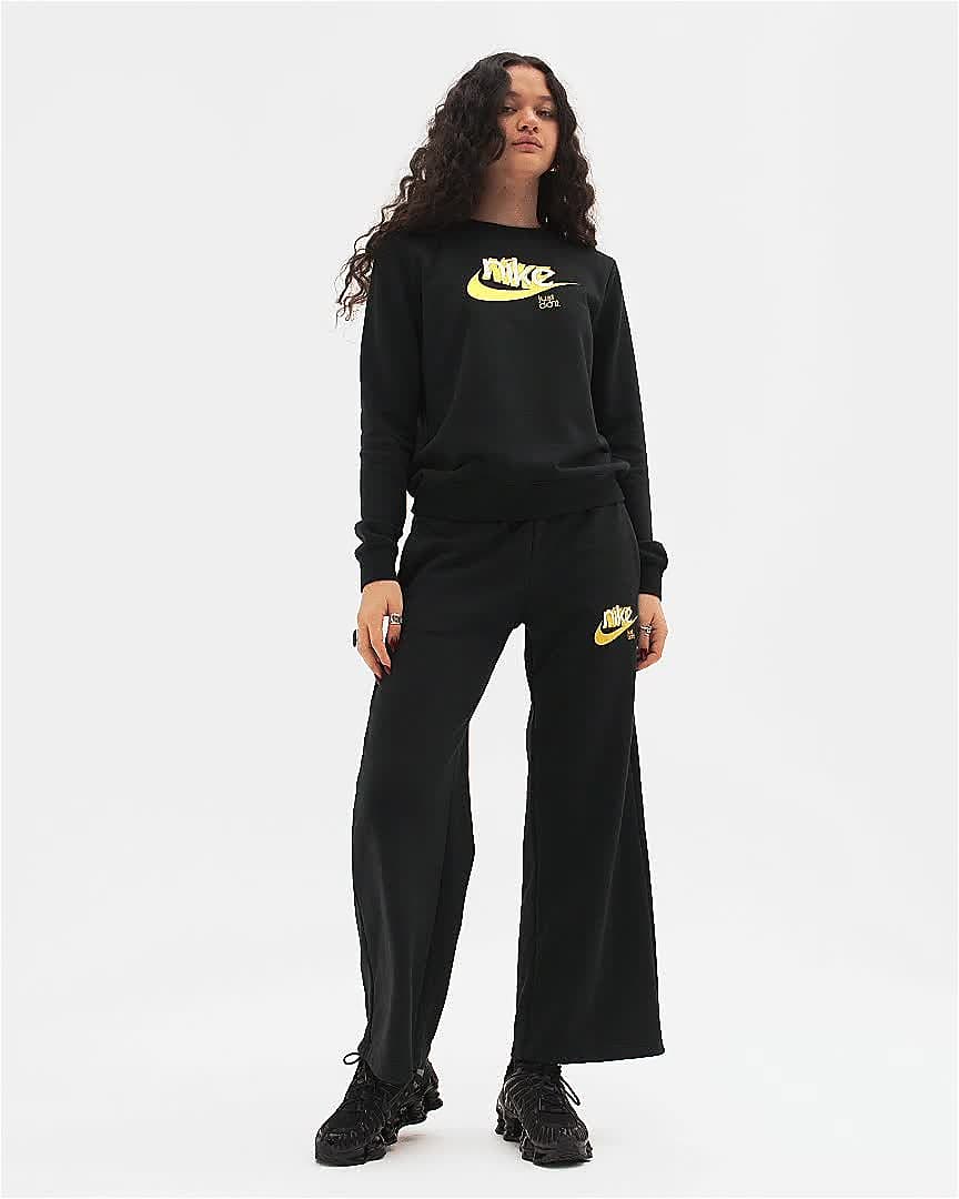 Nike Sportswear Club Fleece Women's Mid-Rise Wide-Leg Sweatpants (Plus Size)