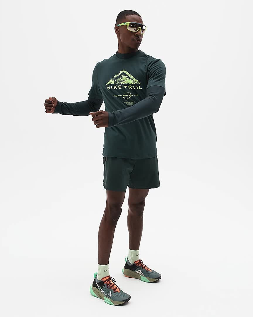 Haut de running à demi-zip Dri-FIT Nike Trail pour homme. Nike BE
