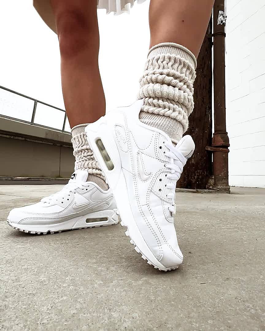 El outlet de Nike salda las zapatillas Air Max 90 para mujer con