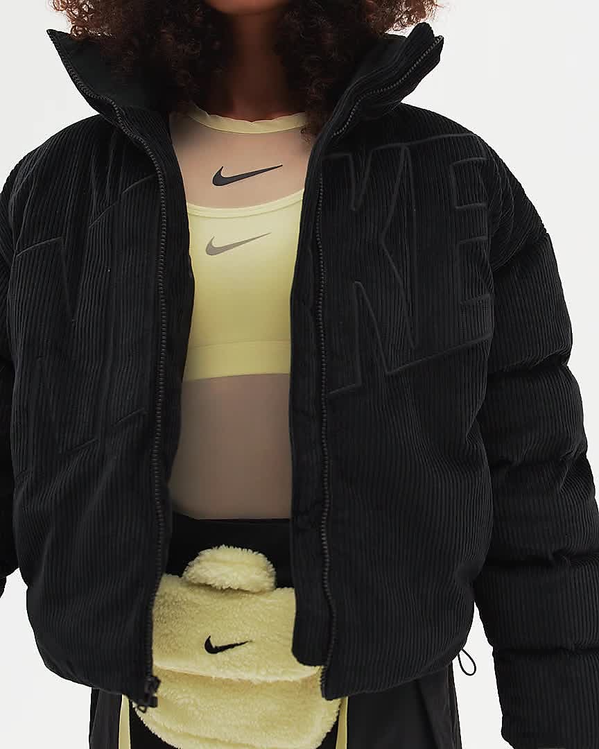 Doudoune à capuche sportswear essential noir Nike