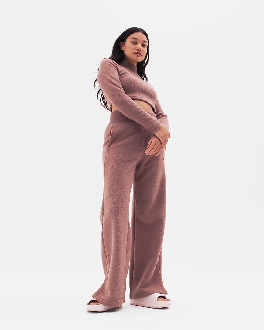 Haut court slim manches longues et col montant en tissu Fleece confortable Nike Sportswear Phoenix Plush pour femme