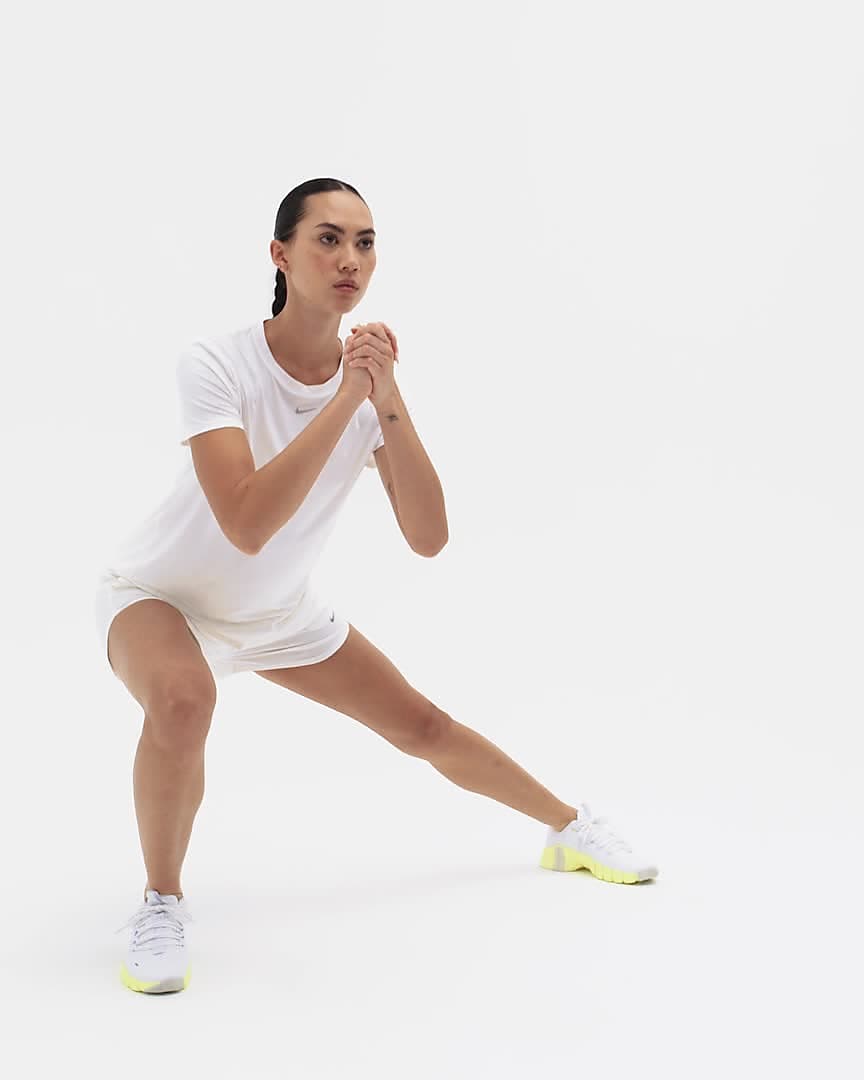 Women's Nike mesh T shirt Medium Short sleeve Black and white Relaxed fit