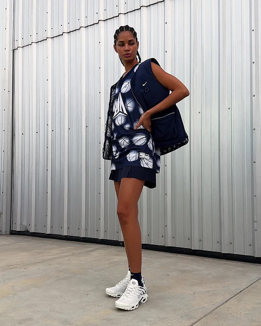 10 Fool Proof Ways To Wear Sneakers With Dresses And Skirts