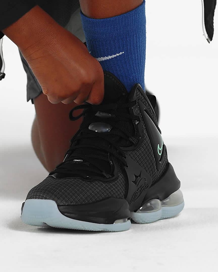 Calzado de b squetbol para ni os talla grande LeBron 19