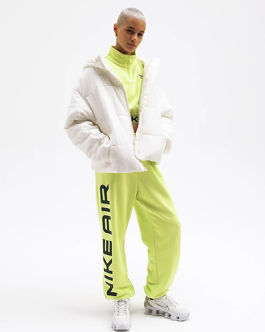Nike Sportswear Classic Puffer Women\'s Therma-FIT Loose Hooded Jacket. Nike  NL