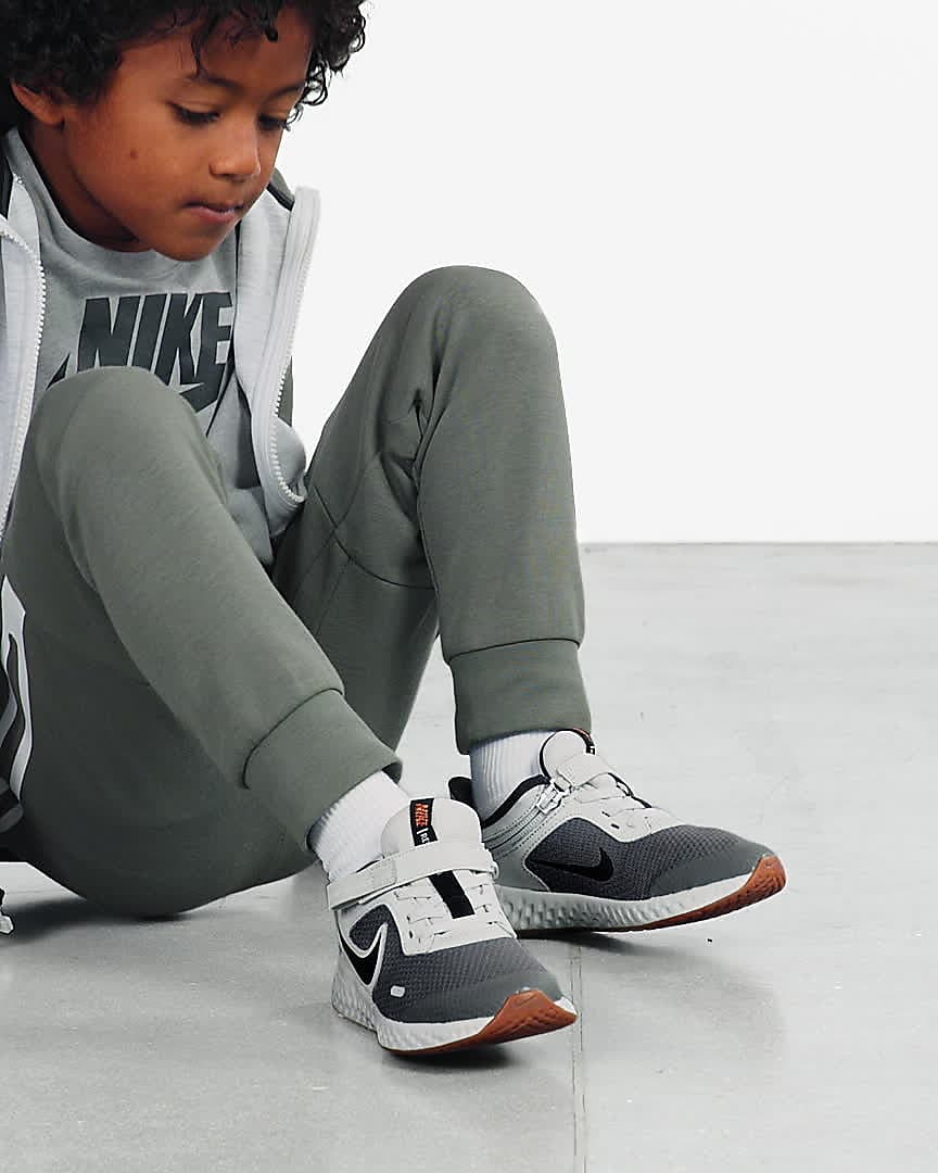 Nike Revolution 5 FlyEase Younger Kids 