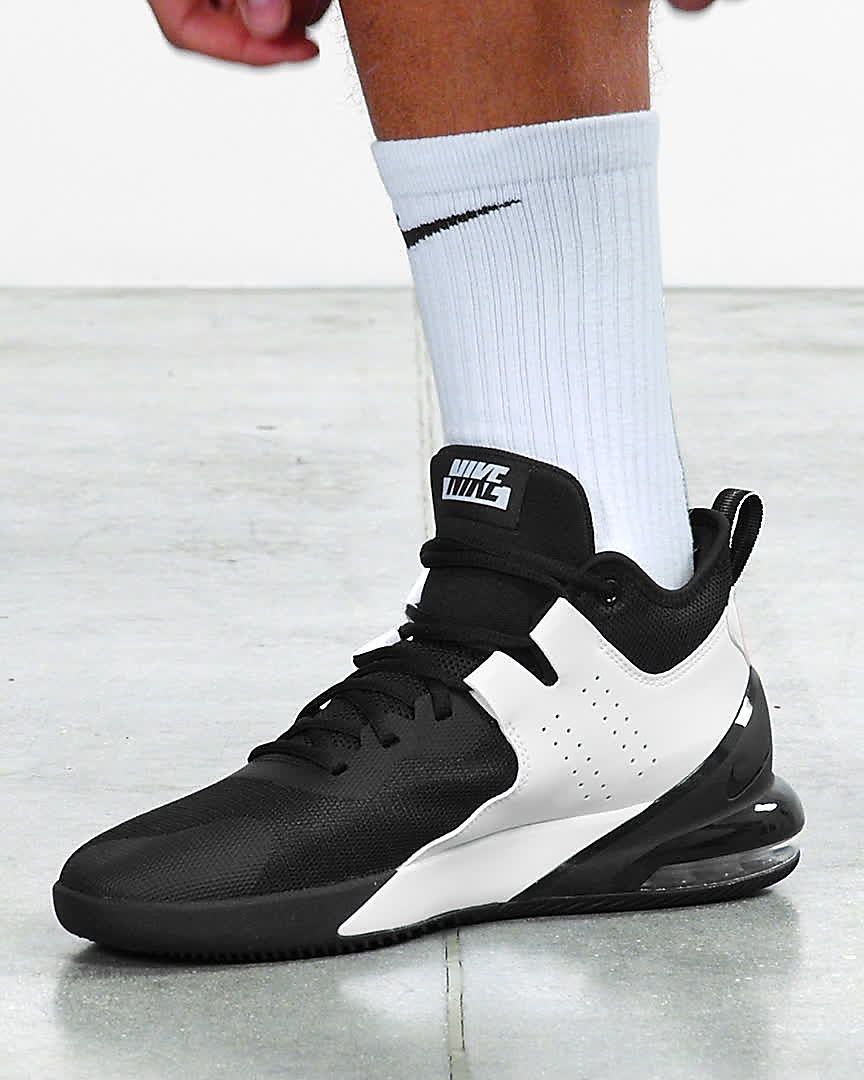 black nike basketball shoes