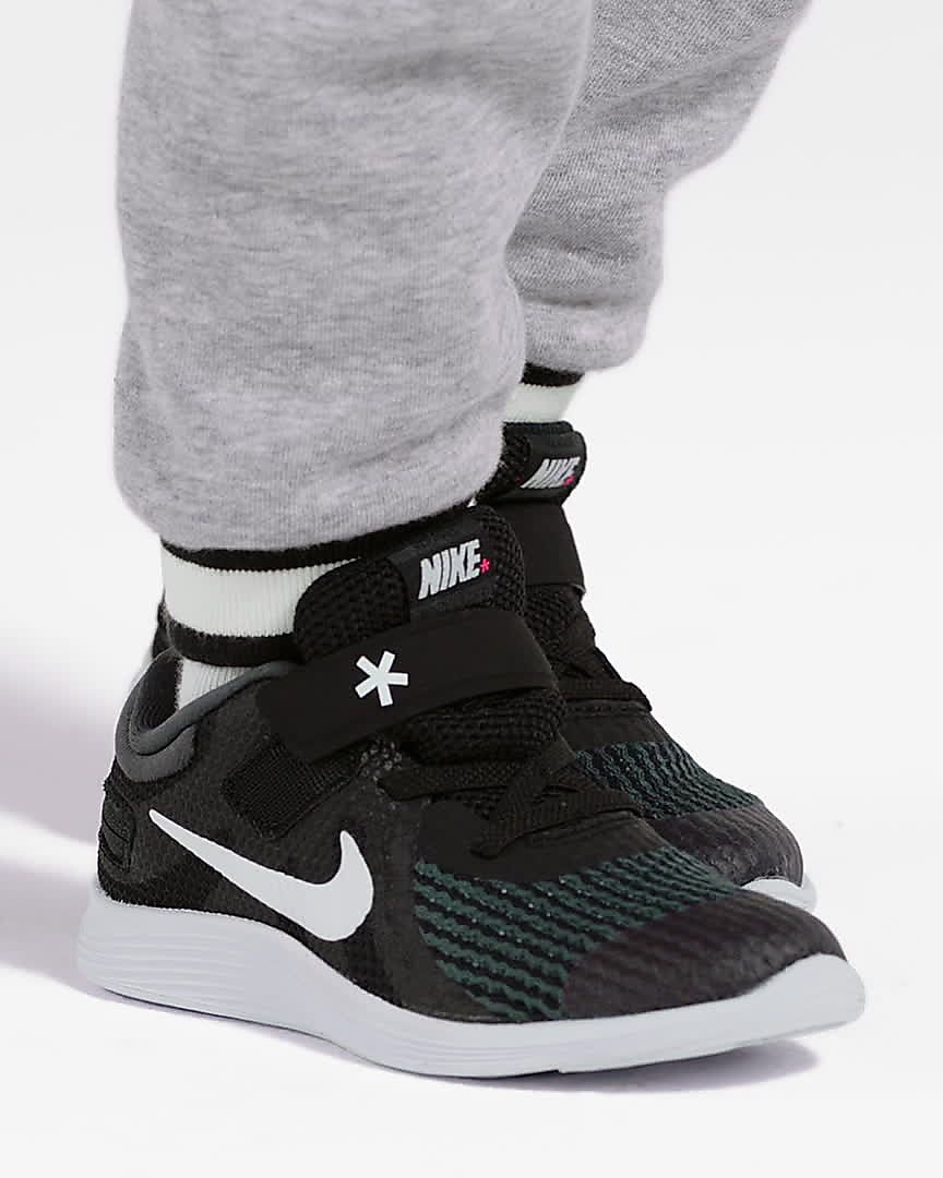 nike revolution 4 fly easy